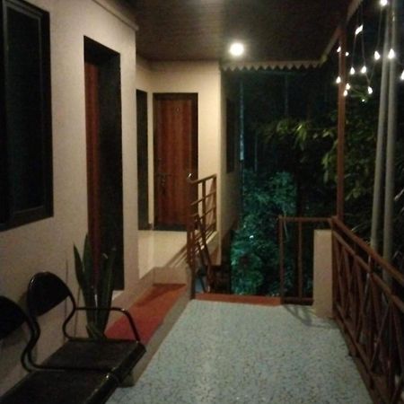 Anandi Villa Homestay Adhi Kültér fotó
