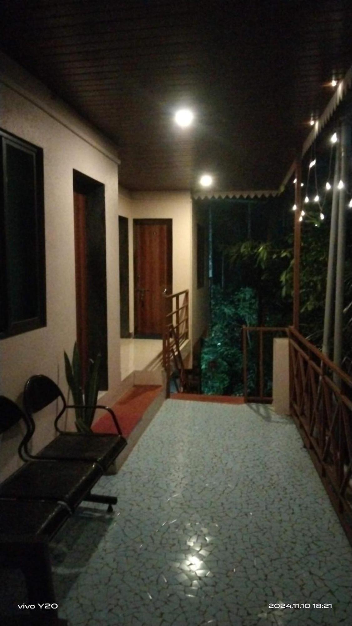 Anandi Villa Homestay Adhi Kültér fotó